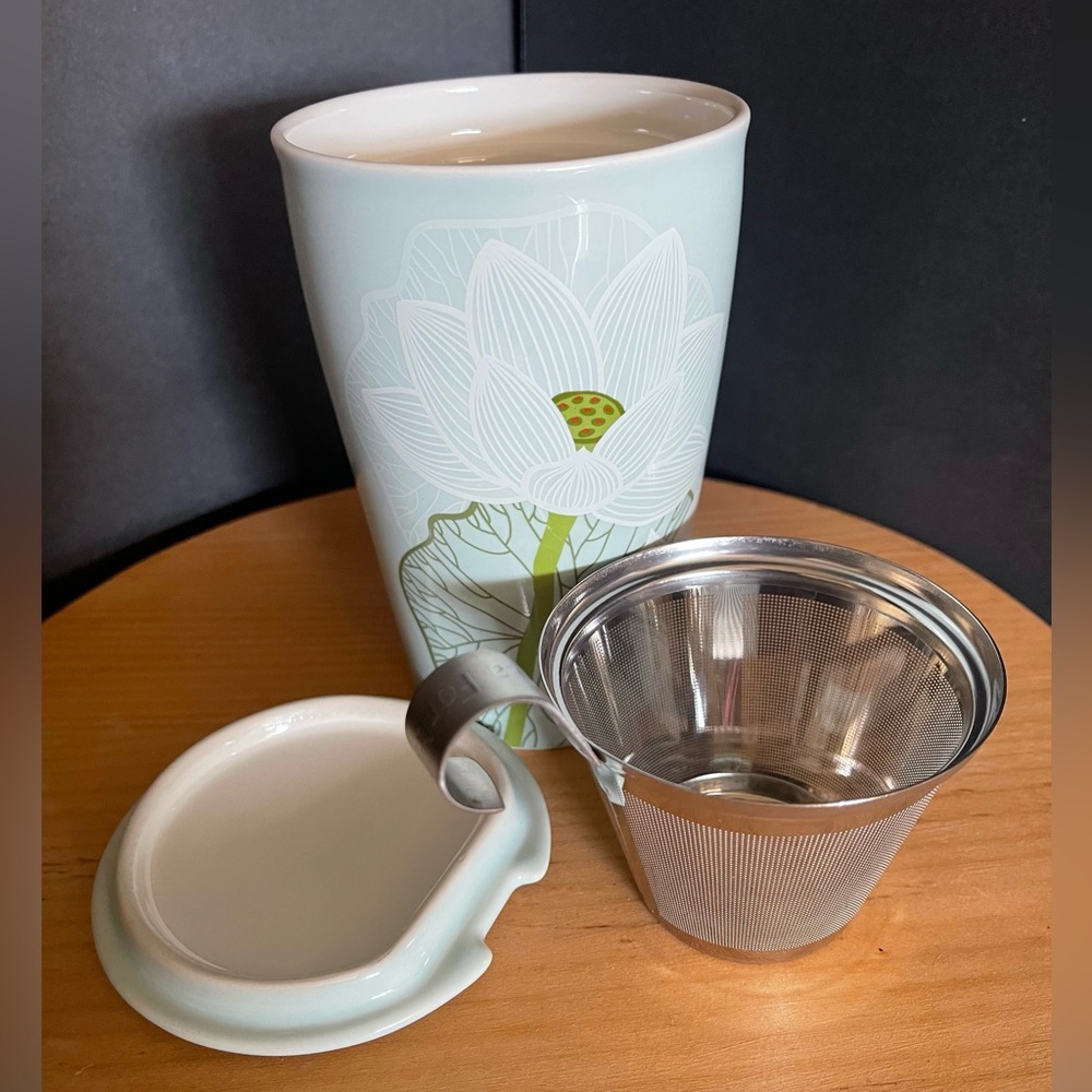 Ceramic Tea Infuser Brewing Cup — NWOT
